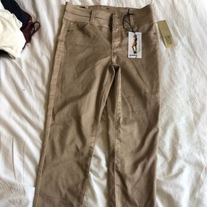 Skinny tan jeans. High Waist fit